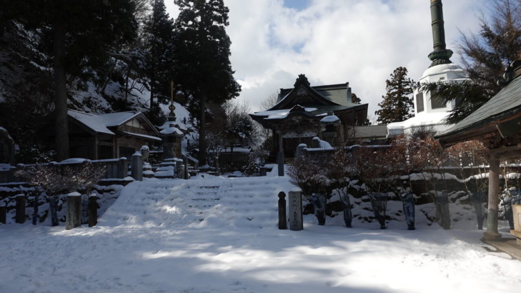 雪の高越寺