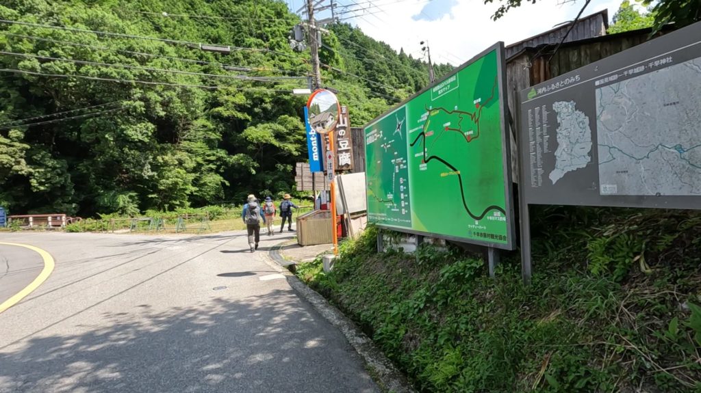 千早本道　駐車場の車道