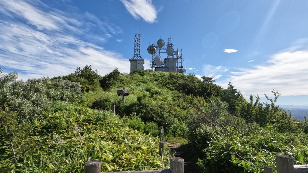 女三瓶山の山容