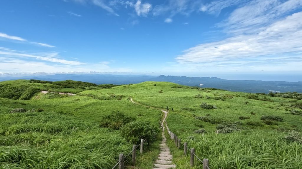男三瓶山から子三瓶山へ