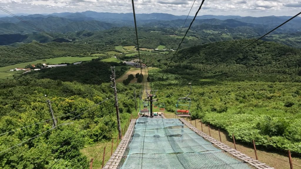 三瓶山観光リフトの下り